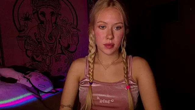 Snapshot of pureeangel chatting on 02.18.26 pureeangel online show from 02.18.26