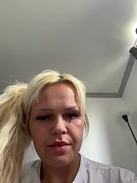 Snapshot of BlondeMilfXo chatting on 05.14.26 BlondeMilfXo online show from 05.14.26