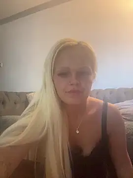Snapshot of BlondeMilfXo chatting on 05.19.26 BlondeMilfXo online show from 05.19.26