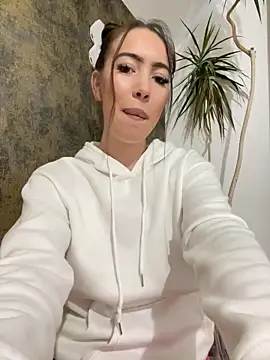 I amSis online show from 04.18.26