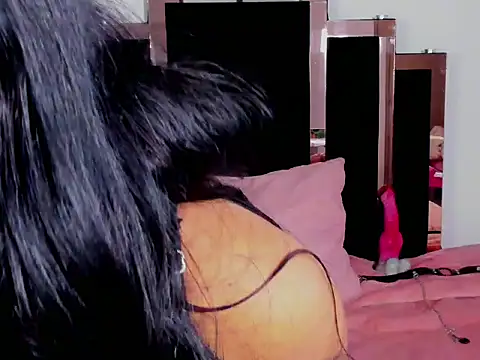 Queen-Bee  online show from 02.19.26