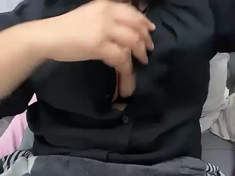 Snapshot of hugeindiantitties chatting on 02.25.26 hugeindiantitties online show from 02.25.26