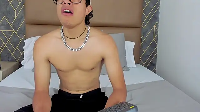 Snapshot of Escanor_Hot chatting on 02.19.26 Escanor Hot online show from 02.19.26