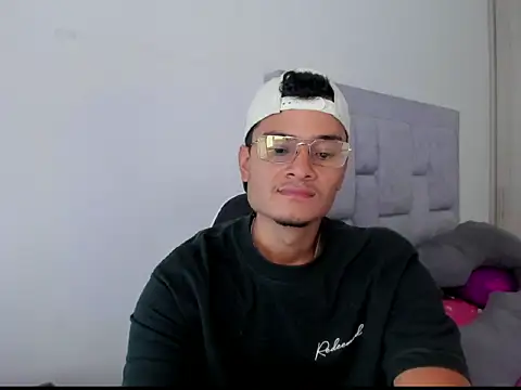 Snapshot of FredericSloan chatting on 02.24.26 FredericSloan online show from 02.24.26