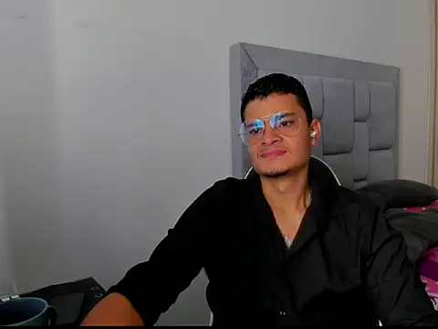 Snapshot of FredericSloan chatting on 02.27.26 FredericSloan online show from 02.27.26