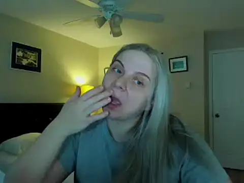 Snapshot of i_love_iva chatting on 02.16.26 i love iva online show from 02.16.26