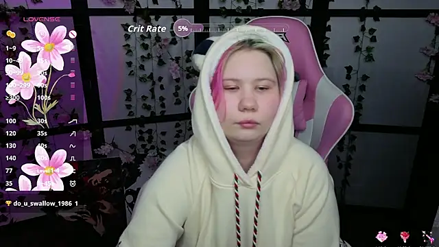 Snapshot of kitsune_little chatting on 04.07.26 kitsune little online show from 04.07.26