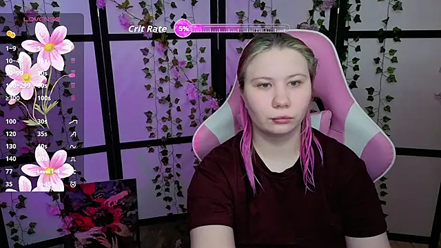 Snapshot of kitsune_little chatting on 04.12.26 kitsune little online show from 04.12.26