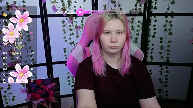 Snapshot of kitsune_little chatting on 04.13.26 kitsune little online show from 04.13.26