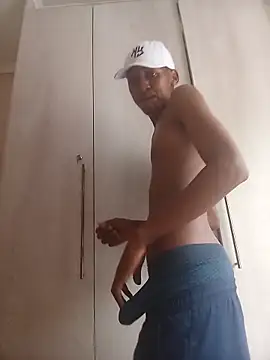 Snapshot of Leroyhotess chatting on 02.16.26 Leroyhotess online show from 02.16.26