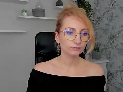 Snapshot of CinderellaMoon chatting on 03.02.26 CinderellaMoon online show from 03.02.26