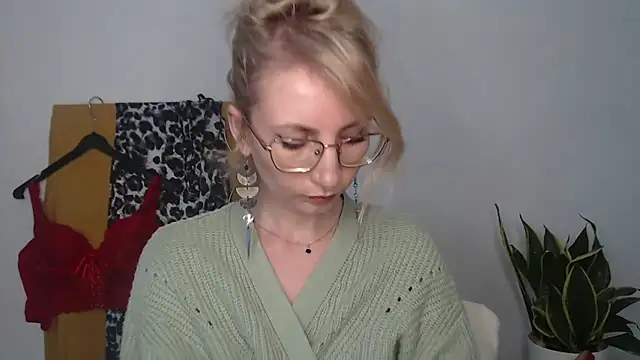 CinderellaMoon online show from 04.16.26