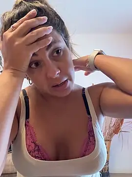 Snapshot of leona-david chatting on 04.01.26 leona-david online show from 04.01.26