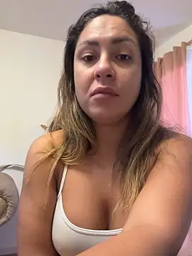 Snapshot of leona-david chatting on 04.03.26 leona-david online show from 04.03.26