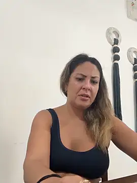 Snapshot of leona-david chatting on 04.09.26 leona-david online show from 04.09.26