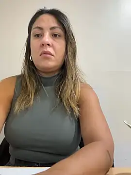 Snapshot of leona-david chatting on 04.14.26 leona-david online show from 04.14.26