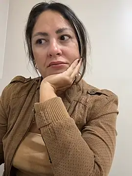 Snapshot of leona-david chatting on 04.16.26 leona-david online show from 04.16.26