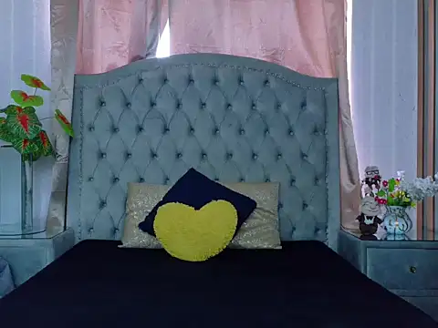 Snapshot of DaisysWalker chatting on 02.26.26 DaisysWalker online show from 02.26.26