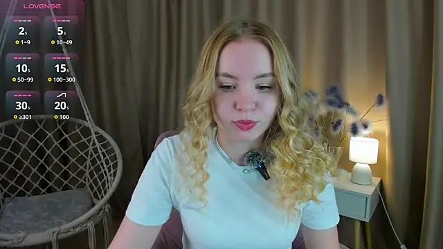 Snapshot of Linda__Bloom chatting on 06.22.26 Linda Bloom online show from 06.22.26