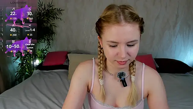 Snapshot of Linda__Bloom chatting on 07.02.26 Linda Bloom online show from 07.02.26