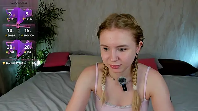 Snapshot of Linda__Bloom chatting on 07.02.26 Linda Bloom online show from 07.02.26