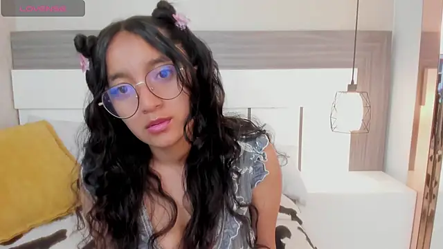 Snapshot of Emilyblussh chatting on 02.24.26 Emilyblussh online show from 02.24.26