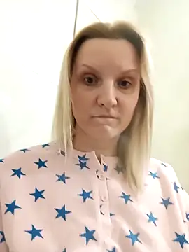 Snapshot of SusanGold9211 chatting on 03.01.26 SusanGold9211 online show from 03.01.26