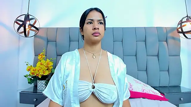 lunavarela online show from 02.21.26