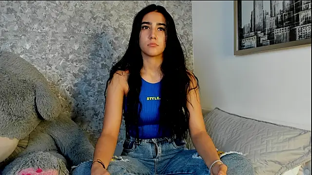 Snapshot of Anika_H chatting on 04.12.26 Anika H online show from 04.12.26