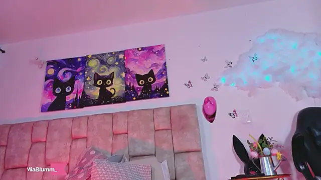 MiiaBlumm  online show from 03.31.26