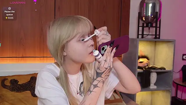 MoliQin online show from 04.14.26