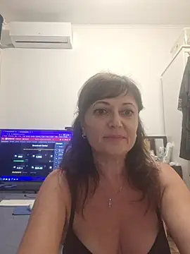 Snapshot of SaraGina chatting on 06.14.26 SaraGina online show from 06.14.26