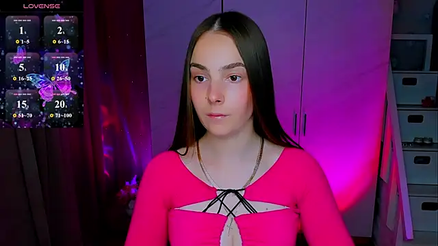Snapshot of Maddy_Wood_ chatting on 06.11.26 Maddy Wood online show from 06.11.26