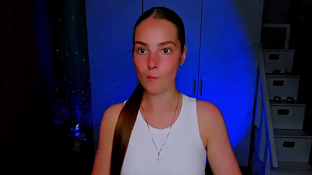 Snapshot of Maddy_Wood_ chatting on 07.10.26 Maddy Wood online show from 07.10.26