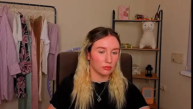 Snapshot of AshleyySchwartz chatting on 02.18.26 AshleyySchwartz online show from 02.18.26