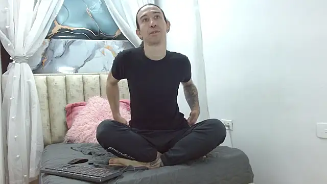 Snapshot of Dilan_Lust chatting on 02.23.26 Dilan Lust online show from 02.23.26