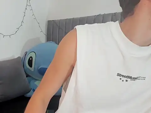 ryanlevi1 online show from 06.04.26