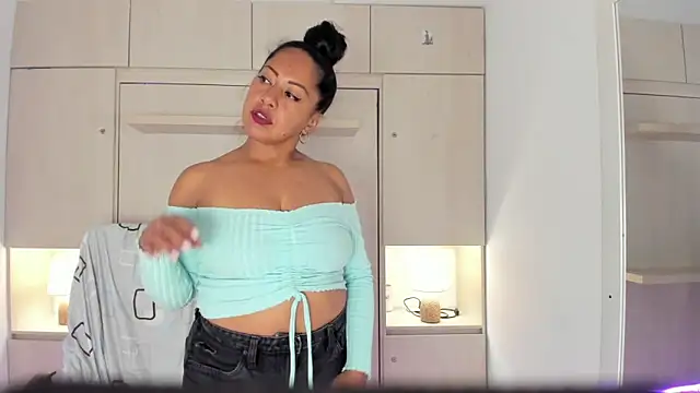 Snapshot of AllieBennet chatting on 02.26.26 AllieBennet online show from 02.26.26