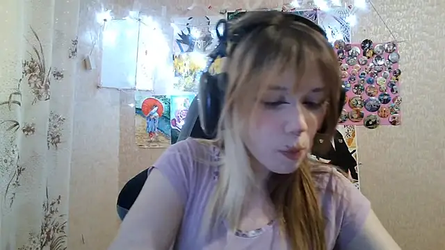 Snapshot of MilaTyan chatting on 07.19.26 MilaTyan online show from 07.19.26