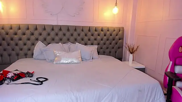 Snapshot of hillary_bigbutt chatting on 02.25.26 hillary bigbutt online show from 02.25.26