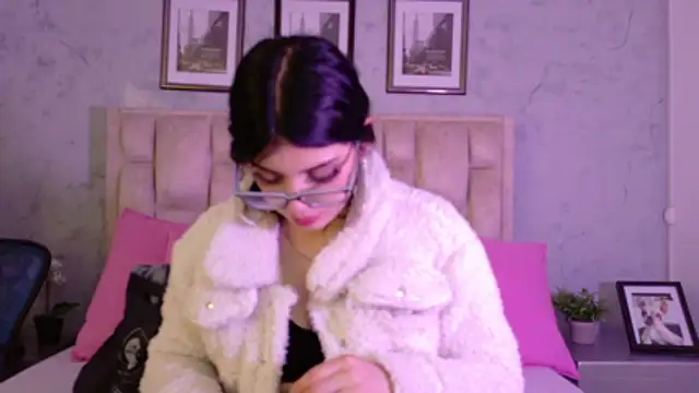 IsabellaRossi online show from 04.14.26