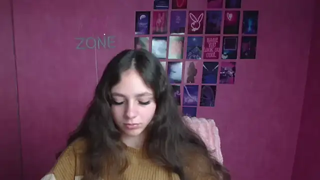 KissMeJulia online show from 04.04.26