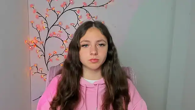 KissMeJulia online show from 04.05.26