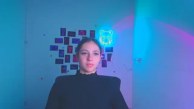 KissMeJulia online show from 04.07.26