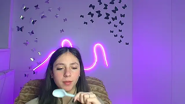 KissMeJulia online show from 04.18.26