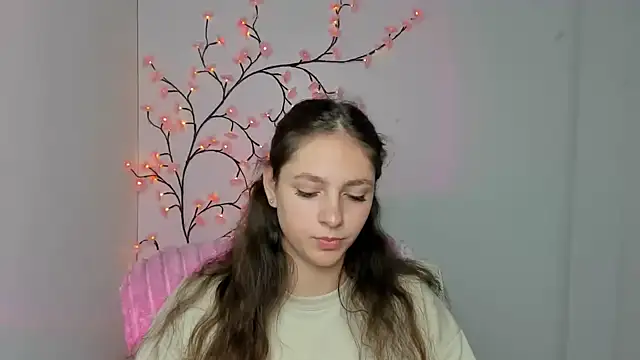 KissMeJulia online show from 06.17.26