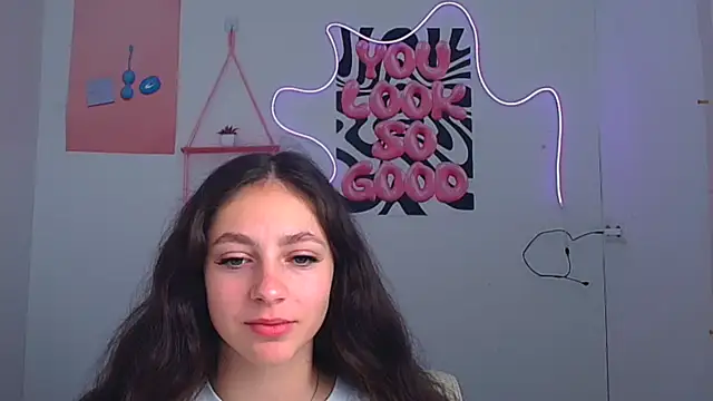 KissMeJulia online show from 06.25.26