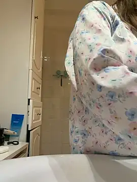 Snapshot of Frenchgirl45 chatting on 03.01.26 Frenchgirl45 online show from 03.01.26