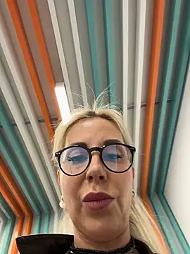 LisaMurr online show from 04.15.26