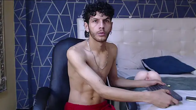 Snapshot of LuckySammer chatting on 02.24.26 LuckySammer online show from 02.24.26